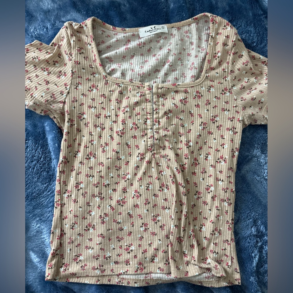 Red and Tan Buttoned Fitted Crop Blouse